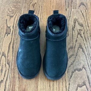 UGG Classic Ultra Mini boots, black, size 8